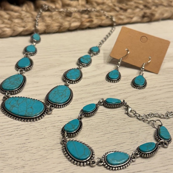 BEAUTIFUL FAUX TURQUOISE &SILVER SET - Picture 2 of 7